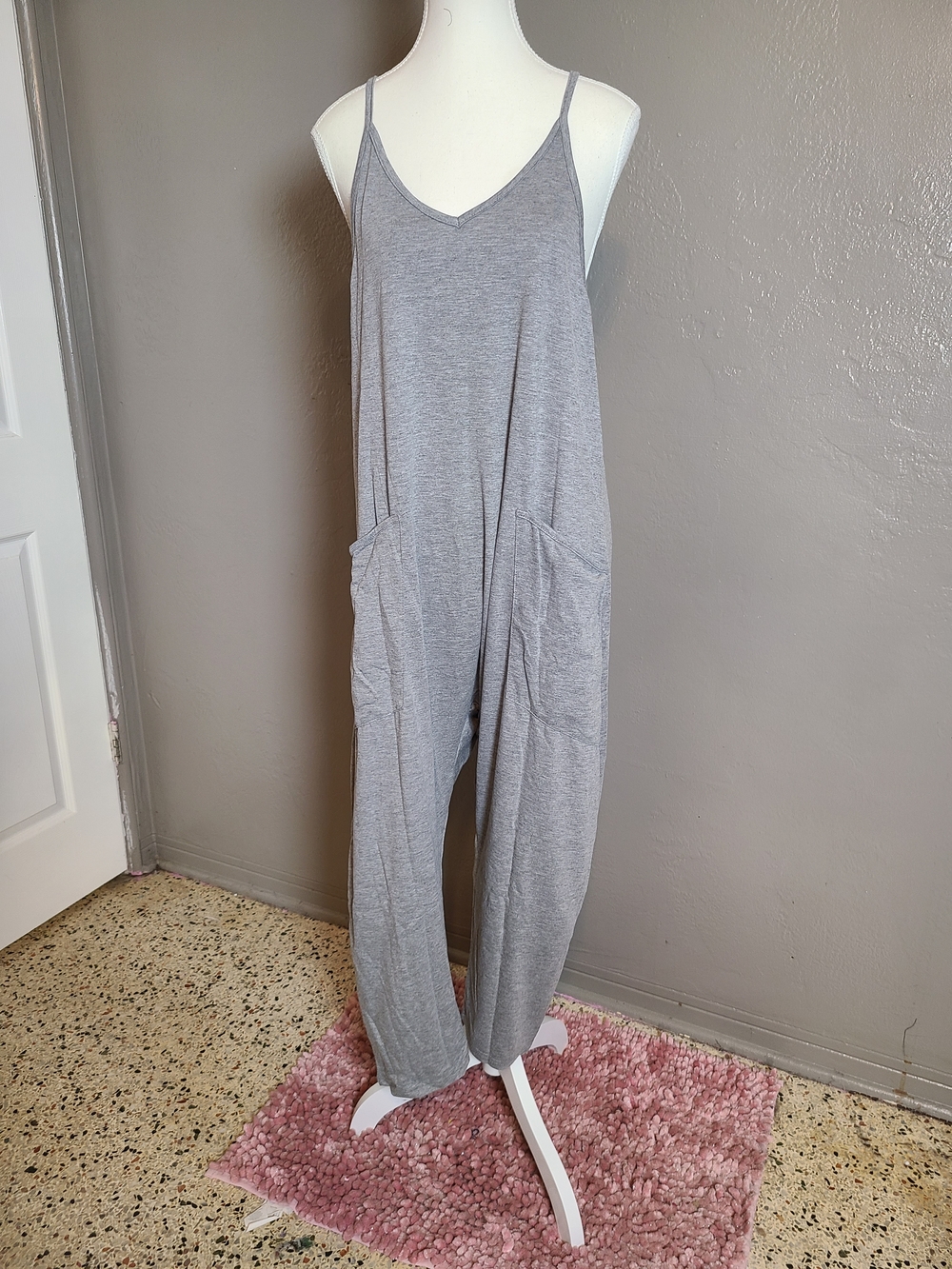 Deep Self Womens Relaxed Gray Sleeveless V-Neck Jumpsuit with Pockets NWT Small - Picture 2 of 13